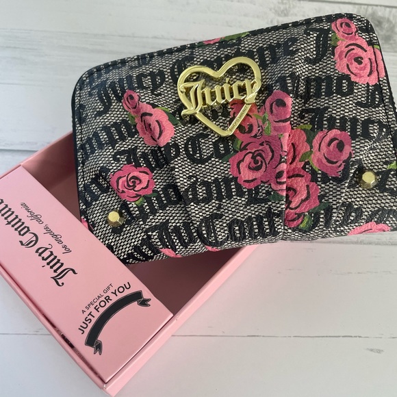Juicy Couture Black Beige Blooms Zip Around NWT Great 🎁 - Picture 1 of 9